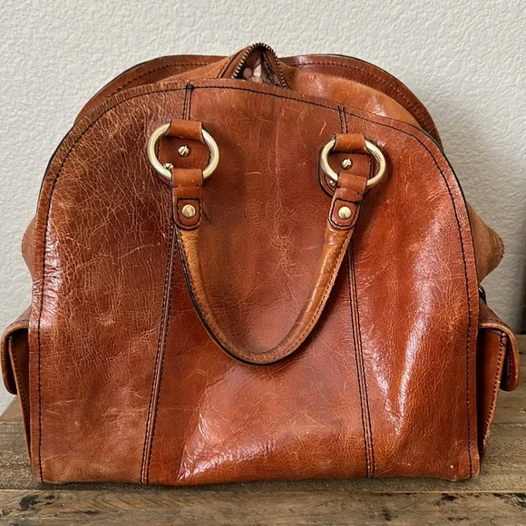 Vintage looking leather Betsy Johnson purse. - Picture 4 of 6